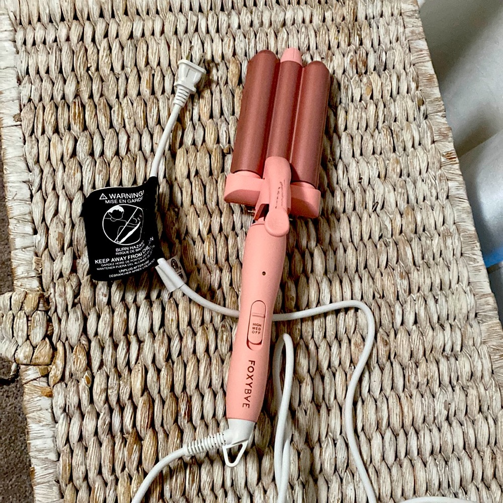 Foxybae triple bar curling iron